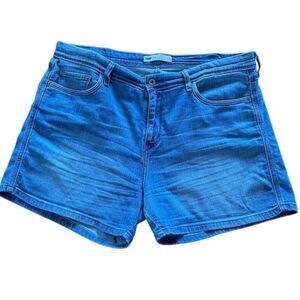 Levi’s Shorts Women’s 16 Crafted Denim Straight Fit Stretch Light Wash High Wais